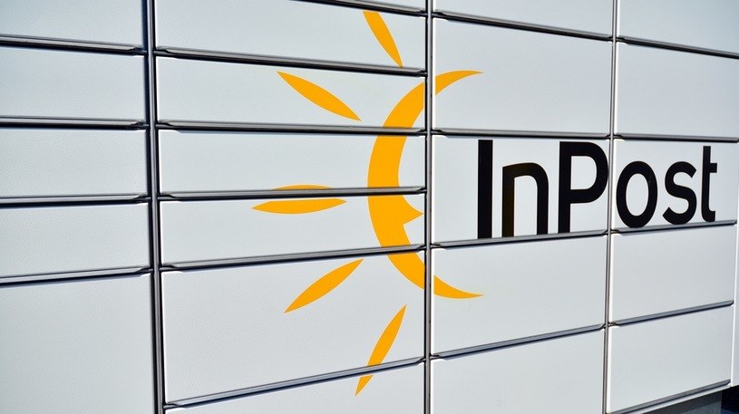 InPost wprowadza nowość - wiaty solarne zasilające sąsiadujące z nimi paczkomaty /123RF/PICSEL