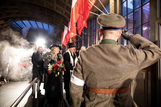 Inscenizacja przyjazdu Ignacego Jana Paderewskiego na dworzec kolejowy w Poznaniu /Marek Zakrzewski /PAP