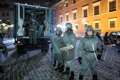 Inscenizacja ulicznej bitwy na warszawskiej Starówce