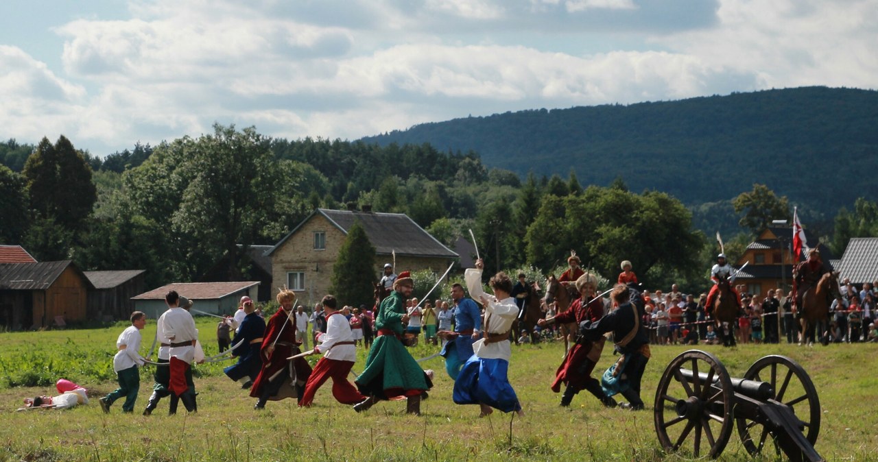 Inscenizacja walki podczas Krempniańskich Parad Historycznych /MAREK ZAJDLER/East News /East News