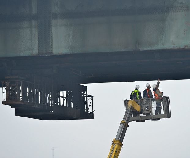 Inspekcja po pożarze na moście Łazienkowskim /Marcin Obara /PAP