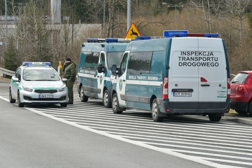 Inspekcja Transportu Drogowego zyska wktórce nowe uprawnienia do karania kierowców mandatami /Maciek Jonek/REPORTER /Agencja SE/East News