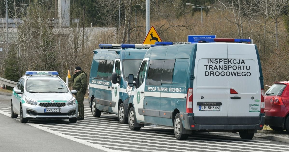 Inspekcja Transportu Drogowego zyska wktórce nowe uprawnienia do karania kierowców mandatami /Maciek Jonek/REPORTER /Agencja SE/East News