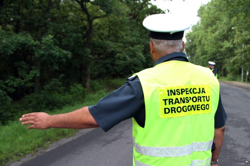 Inspektorzy zajmują się również kontrolą samochodów ciężarowych. To wychodzi im lepiej niż obsługa fotoradarów /Piotr Jędzura /Reporter