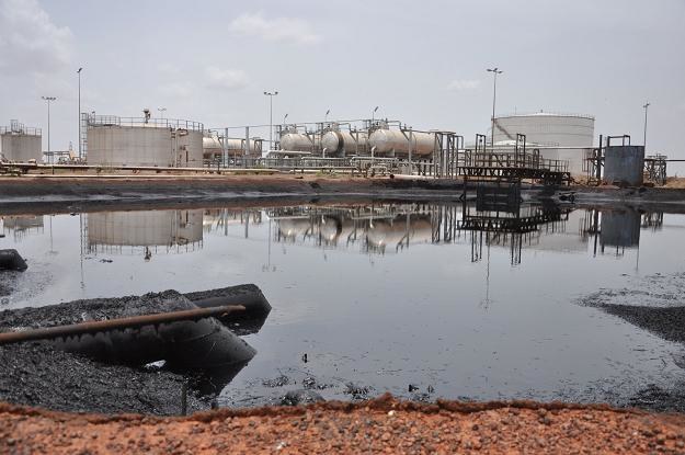 Instalacje naftowe koło Bentiu w Sudanie Południowym /AFP