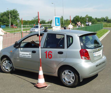 Instruktorzy przebijali baloniki