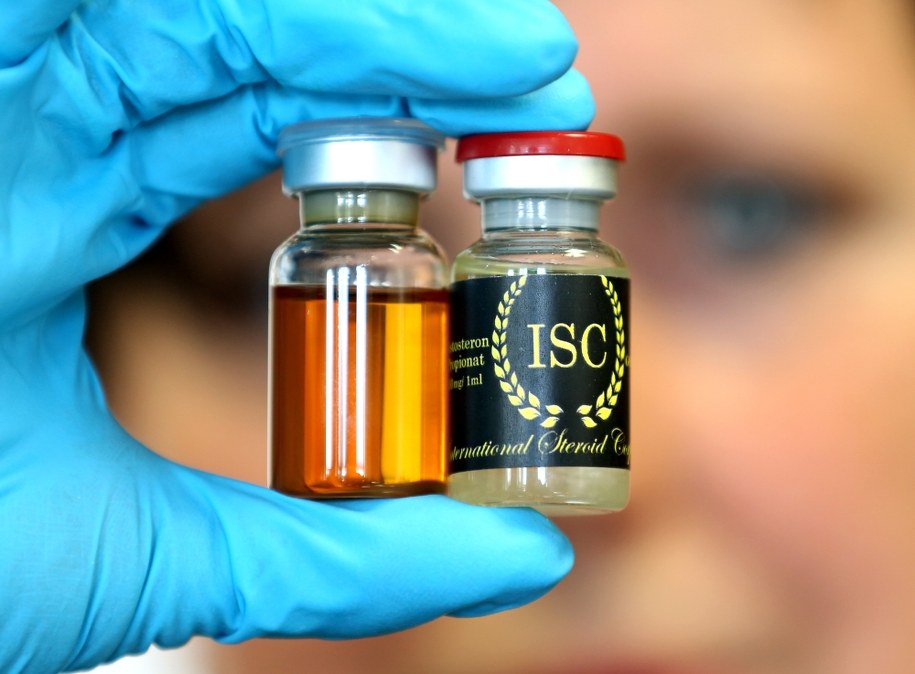 Instytucje państwowe RFN z pieniędzy podatników przez kilkadziesiąt lat finansowały testy z substancjami wspomagającymi /Roland Weihrauch    /PAP/EPA