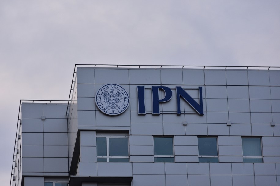 Lustracja kilkudziesięciu tysięcy urzędników. Przepisy wejdą jutro w życie