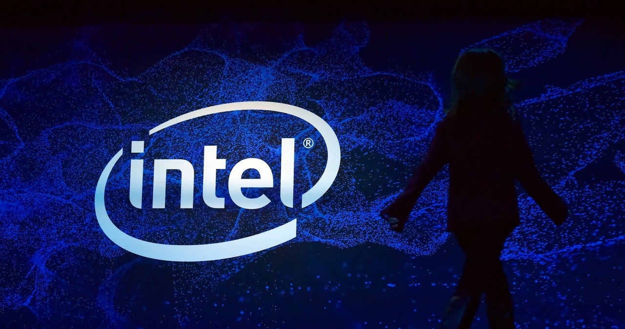Intel chce przegonić konkurencję do 2025 roku /AFP