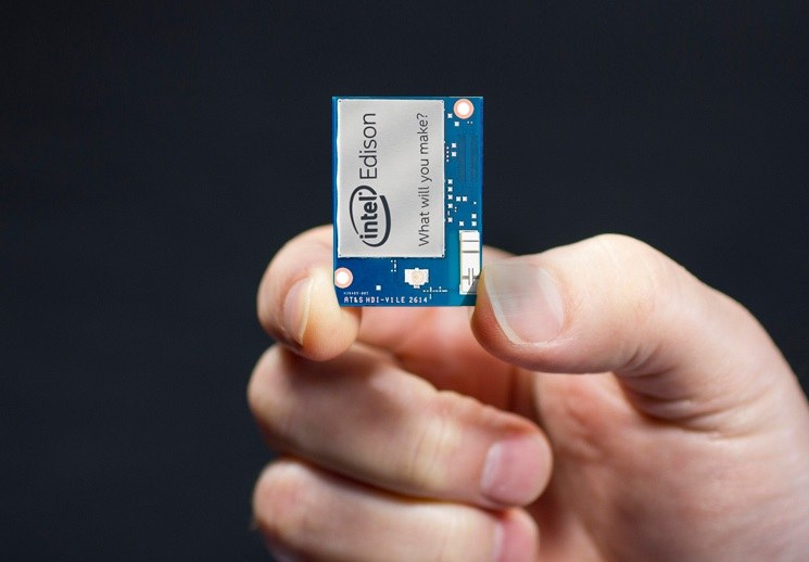 Intel Edison - niewielki komputer o ogromnych możliwościach /materiały prasowe