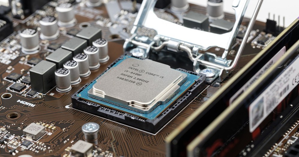 Intel ogłasza ambitne plany na przyszłość procesorów. Kontrowersyjne rozwiązanie /Geekweek
