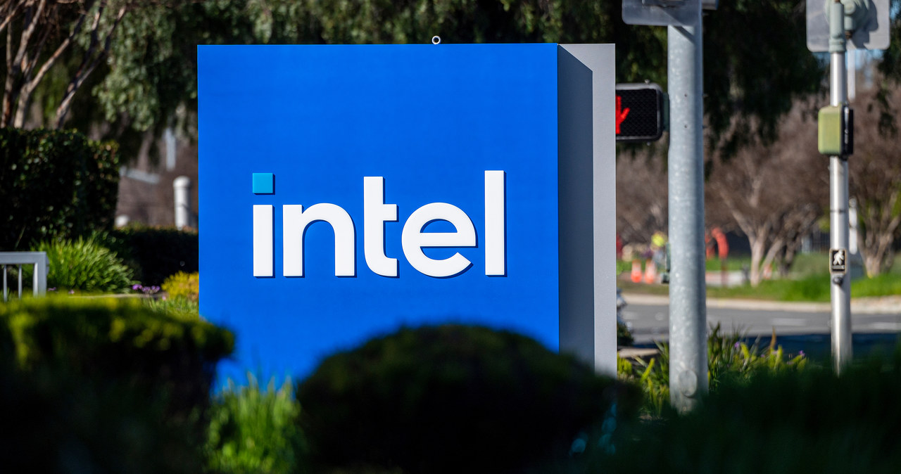 Intel zapowiedział obniżki pensji swoich pracowników. Te obejmą kadry zarządzające i wyniosą od 5 do 15 proc. /David Paul Morris/Bloomberg /Getty Images
