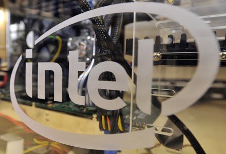 Intel znów wzmacnia swoją dominację na rynku procesorów /AFP