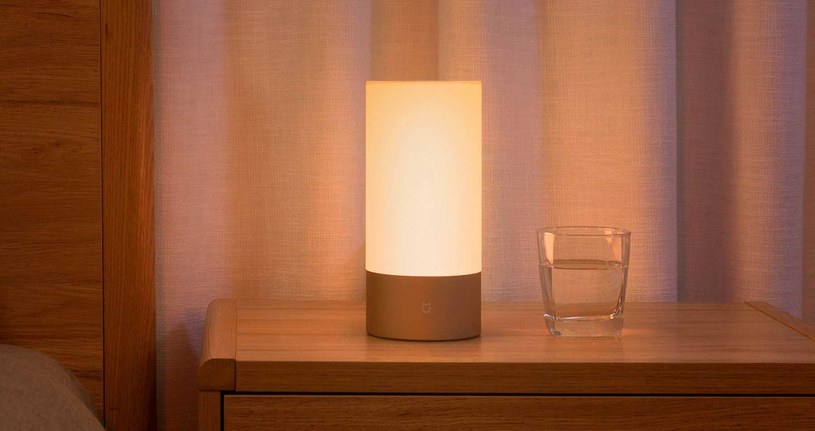 Inteligentna lampka nocna RGB Mi Bedside Lamp /materiały prasowe