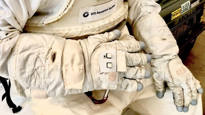 Inteligentne rękawice pozwolą astronautom zdalnie kontrolować drony na Marsie /Geekweek