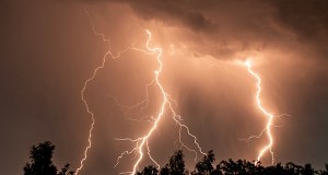 Intensywne opady i burze. IMGW wydał ostrzeżenia