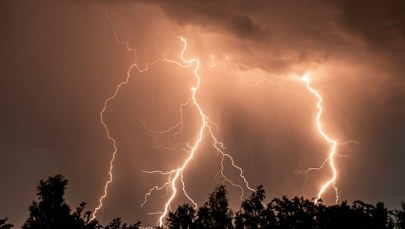 Intensywne opady i burze. IMGW wydał ostrzeżenia