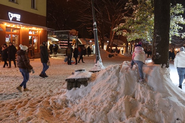 Intensywne opady śniegu w Zakopanem /Grzegorz Momot /PAP