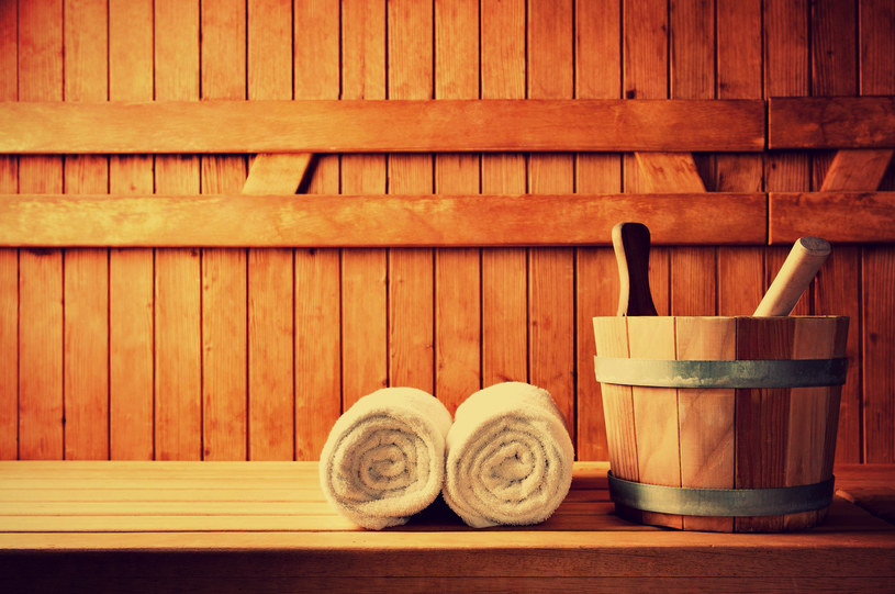 Intensywnie trenując warto zastanowić się nad częstszymi wizytami w saunie /123RF/PICSEL