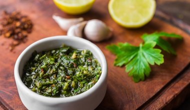 Intensywnie zielony, orzeźwiający i pachnący. Sos, który wspiera odporność i walczy ze stanami zapalnymi