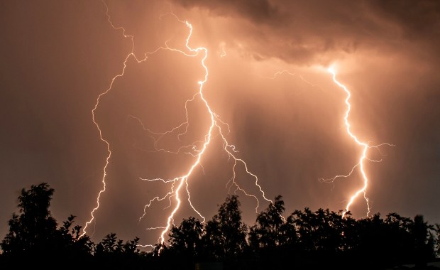 Intensywny deszcz i burze. IMGW ostrzega