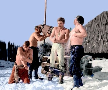 "Interesującą i niebanalną" nazwał z kolei ekranizację Hoffmana Jan Józef Szczepański w "Tygodniku Powszechnym". "Z jednej strony cechuje ją duża wierność literackiemu tekstowi, z drugiej zaskakująca świeżość wizji" - pisał JJS, a Aleksander Ledóchowski na łamach 'Kina" dodawał, że "można z satysfakcją powiedzieć, że udał się ten film Hoffmanowi".