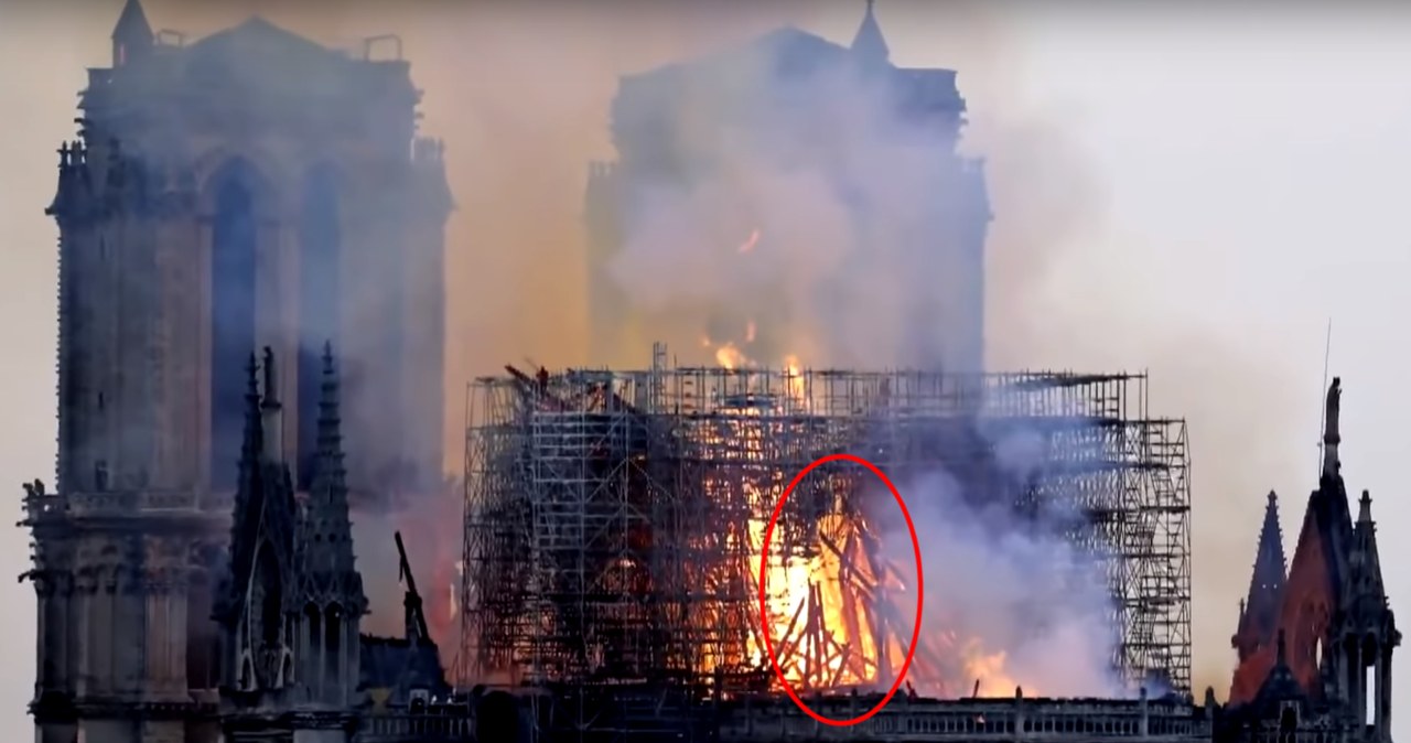 Internauci doszukują się figury Jezusa na zdjęciach pożaru katedry Notre Dame. Czy można faktycznie mówić o objawieniach? /YouTube