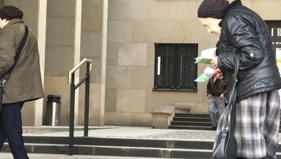 Internauci wzruszyli się historią 83-latki rozdającej ulotki. Spłaciła długi 