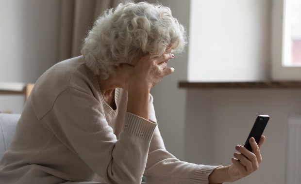 Internetowi oszuści w akcji. Kobiety straciły majątek