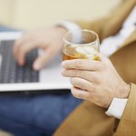 Internetowi sprzedawcy namierzają pijanych konsumentów