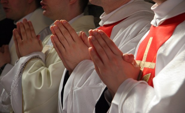 Interwencja jak z "Ojca Mateusza". Księża z Pomorza ujęli pijanego złodzieja