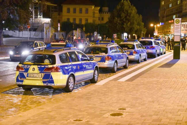 Interwencja niemieckiej policji podczas przepychanek w Budziszynie /CHRISTIAN ESSLER /PAP/EPA