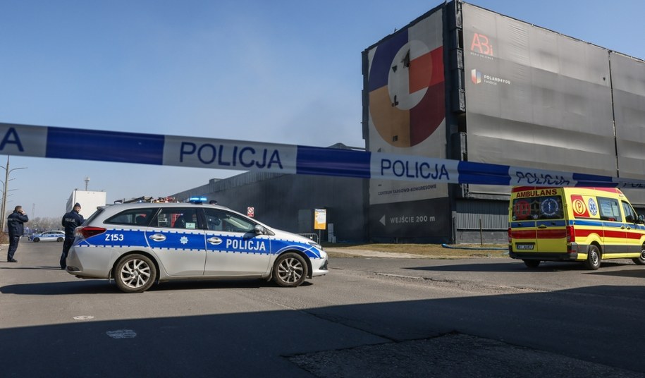 Interwencja policji w hali przy ul. Modlińskiej w Warszawie /	Leszek Szymański   /PAP