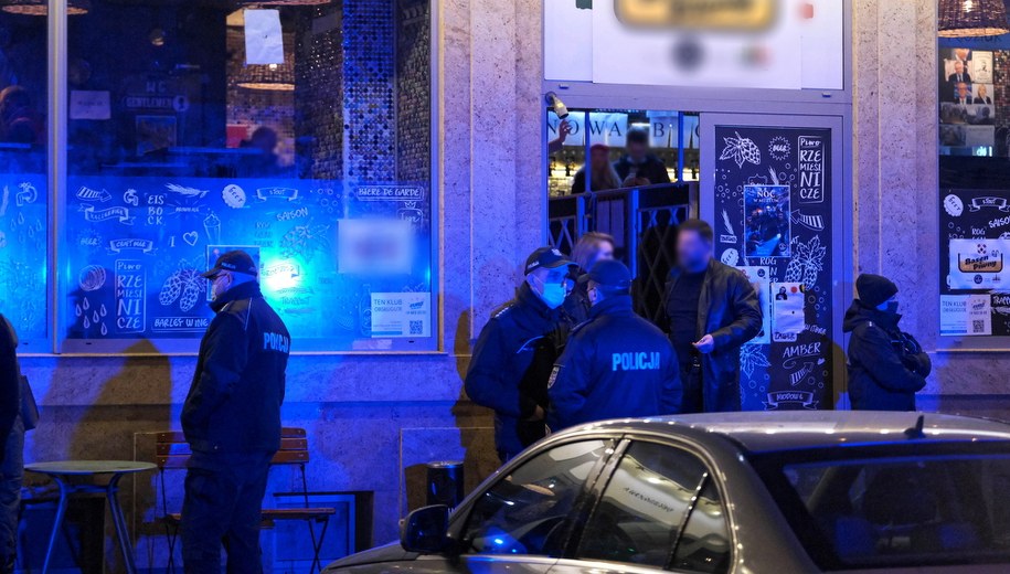 Interwencja policji w jednym z klubów przy ulicy Parkingowej w centrum stolicy /Mateusz Marek /PAP