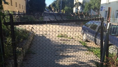 ​Interwencja RMF FM: Ogrodzenie, które zrujnowało życie niewidomym