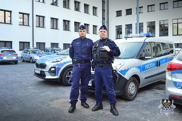 Interwencji podjęli się st. post. Jakub Sawicki oraz st. post. Mateusz Turczyn /Policja