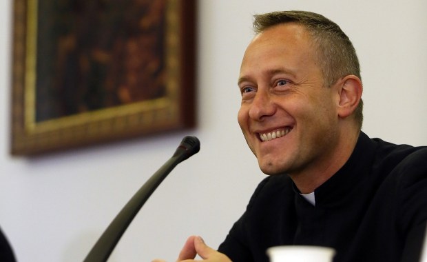 Intymna relacja znanego księdza. Jest decyzja prokuratury