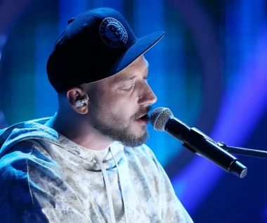 Intymność i emocje ukryte w prostocie. O czym śpiewa Kortez w utworze "Z imbirem"?