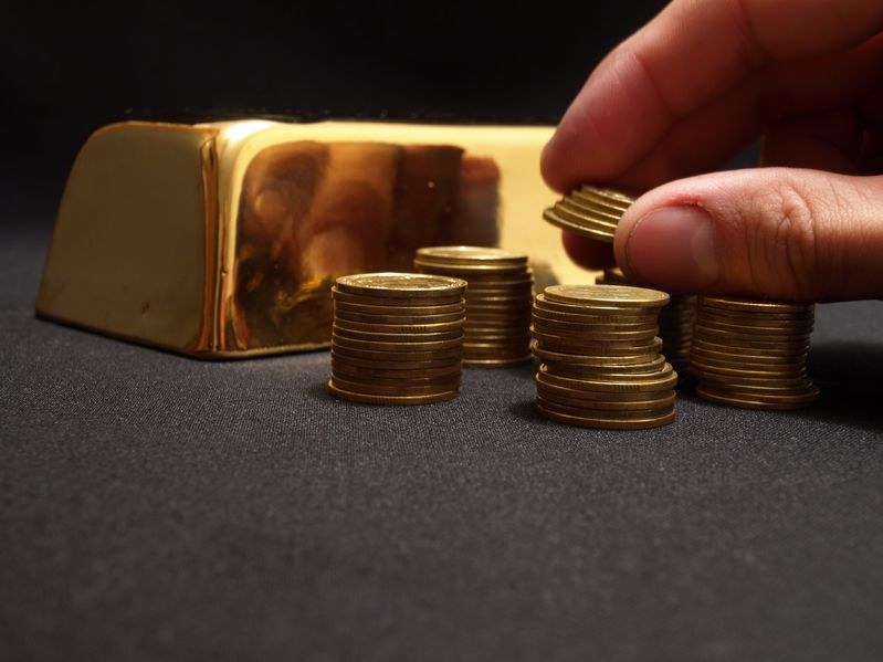 Inwestorzy boją się inflacji i uciekają do złota /123RF/PICSEL