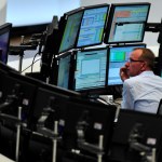Inwestorzy na rozdrożu, indeksy idą w górę. W centrum uwagi wciąż geopolityka