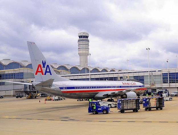 Inwestorzy obawiają się, że linie lotnicze American Airlines zbankrutują /AFP