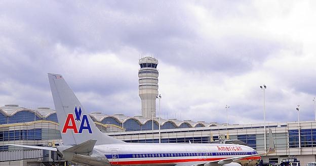 Inwestorzy obawiają się, że linie lotnicze American Airlines zbankrutują /AFP