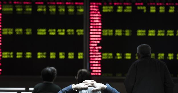 Inwestorzy zaczęli kupować aktywa uważane za bezpieczne /AFP