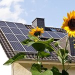 Inwestycja w panele słoneczne pozwala obniżyć miesięczne opłaty za energię