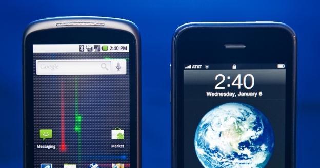 iOS kontra Android - walka, która nie ma końca /AFP
