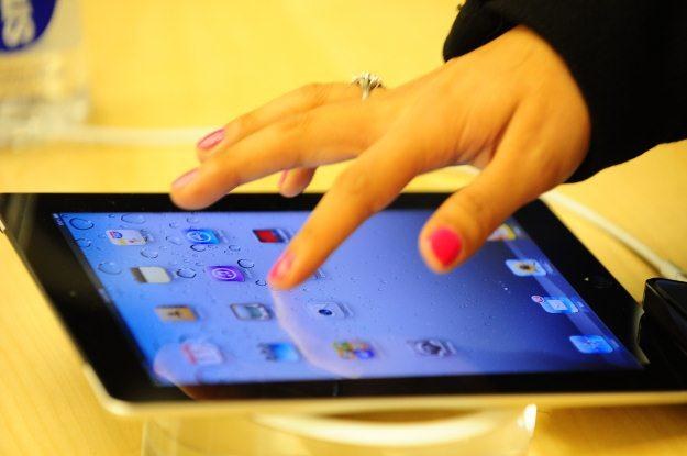iPad 2 - robi furorę na całym świecie. Czy z jego następcą będzie podobnie? /AFP
