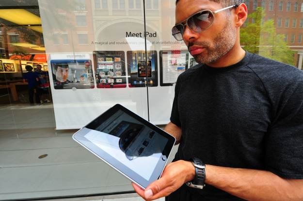 iPad - ku częściowemu zaskoczeniu - okazał się sukcesem /AFP