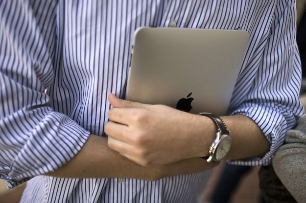 iPad - wiele osób już chciałoby go mieć, ale na razie trzeba poczekać /AFP