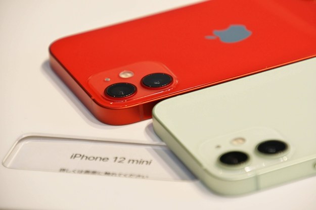 iPhone 12 wycofany z rynku francuskiego z powodu zbyt mocnych fal /KEIZO MORI /PAP/Newscom
