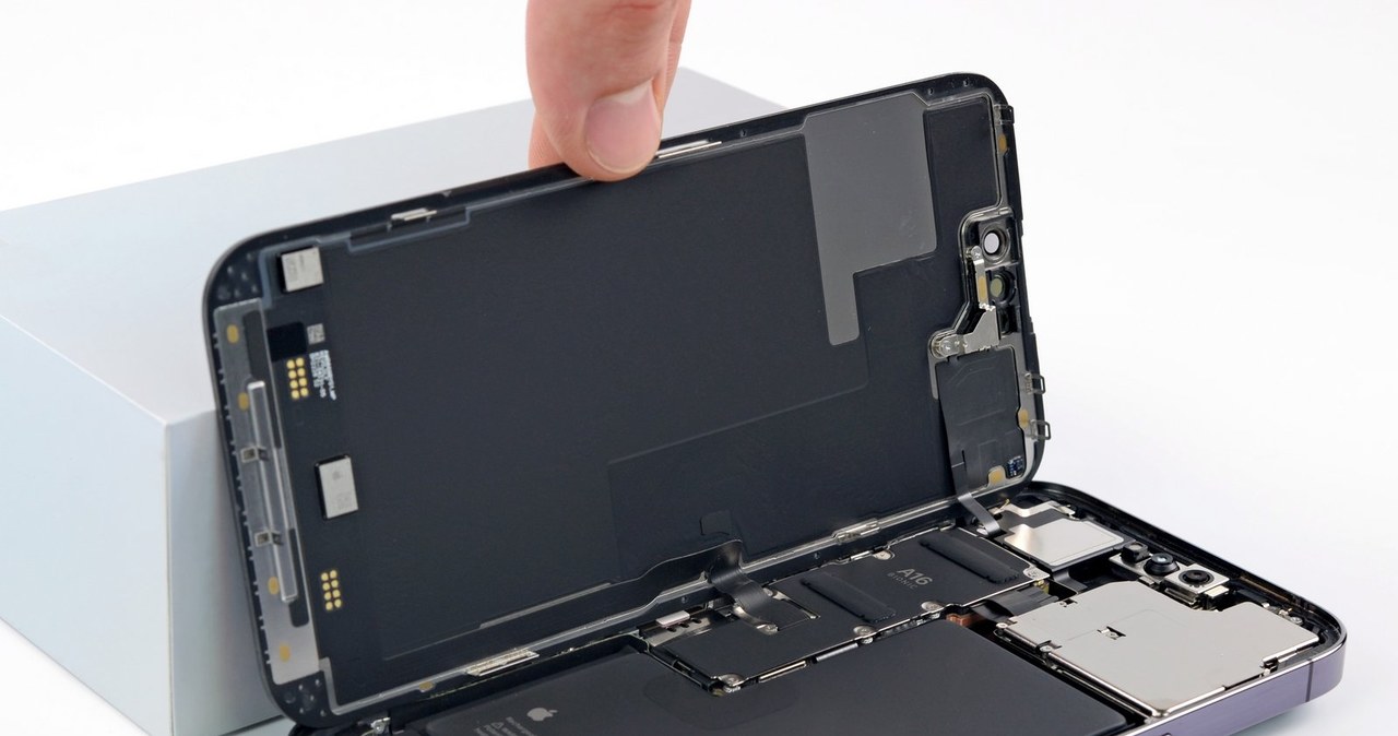 iPhone 16 Pro w Polsce staniał. Za baterię zapłacisz jednak więcej. /iFixit /materiały prasowe